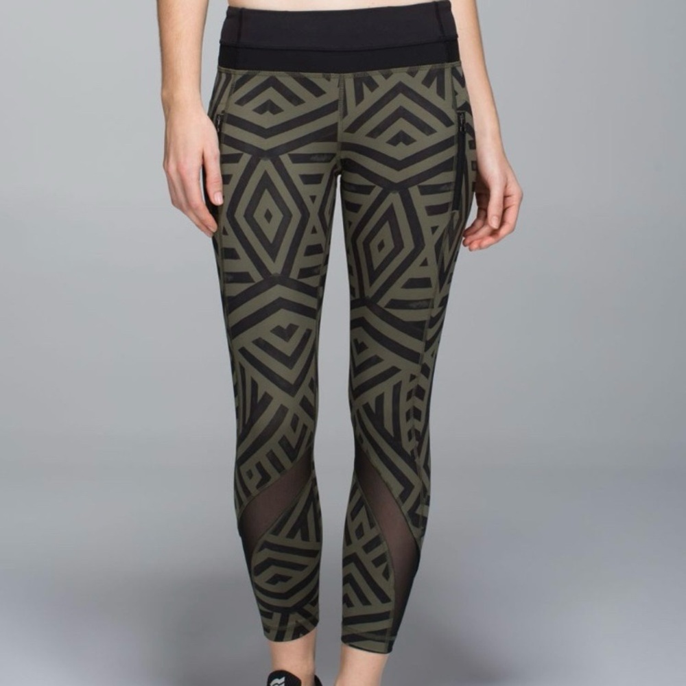 Lululemon Athletica Black & Olive Geometric Leggings Size 6
